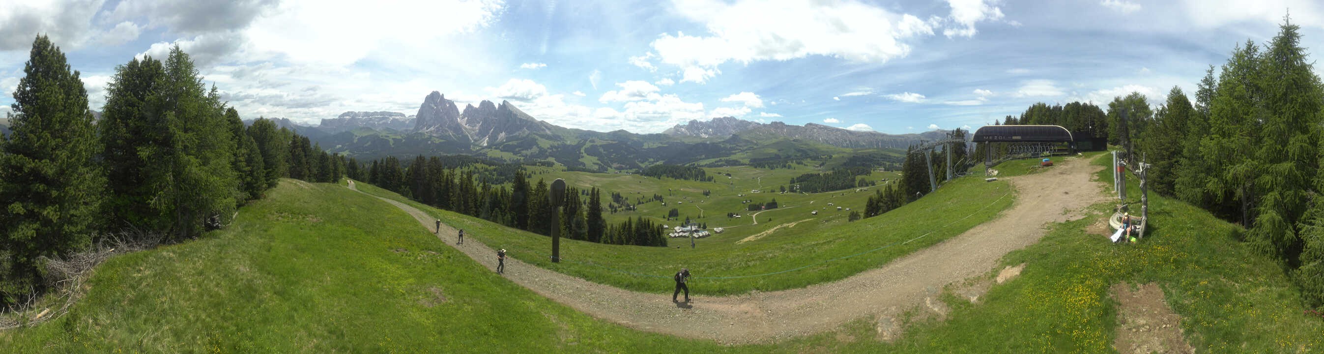 Archiv Foto Webcam Blick über Seiser Alm – Mezdi Bergstation