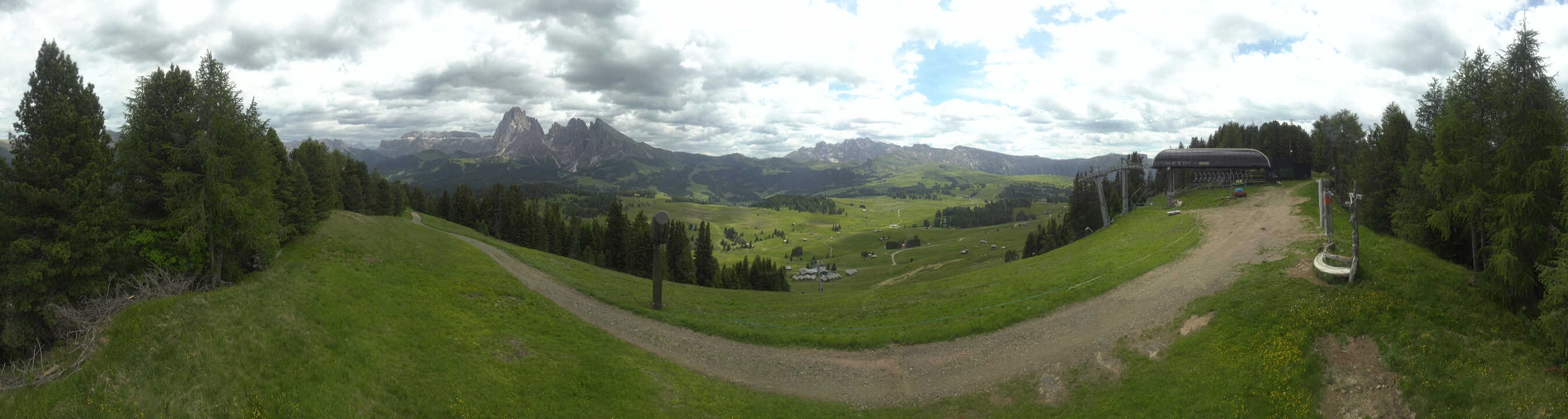 Archiv Foto Webcam Blick über Seiser Alm – Mezdi Bergstation