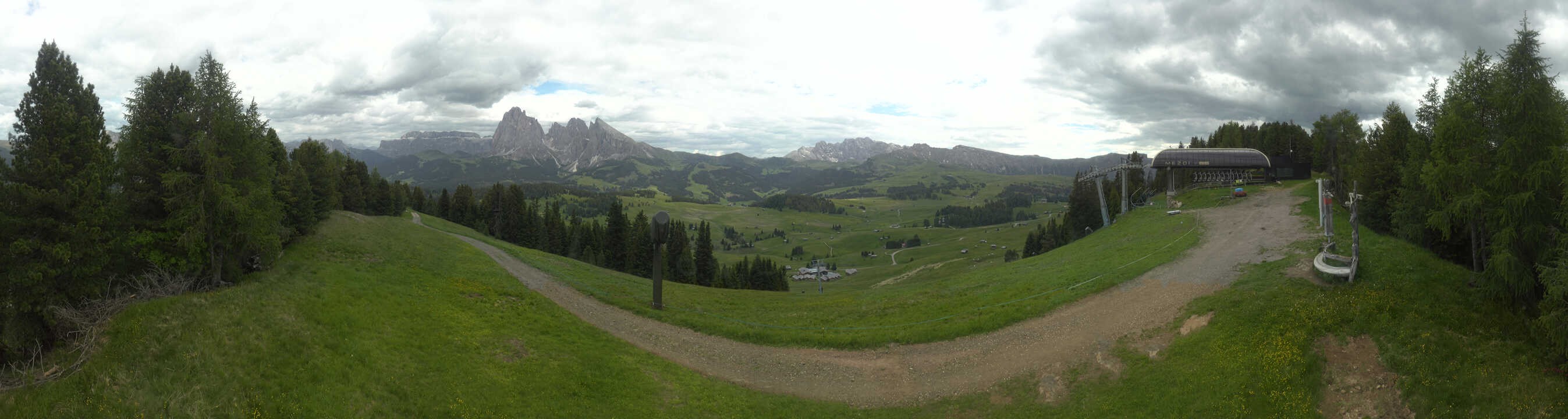 Archiv Foto Webcam Blick über Seiser Alm – Mezdi Bergstation
