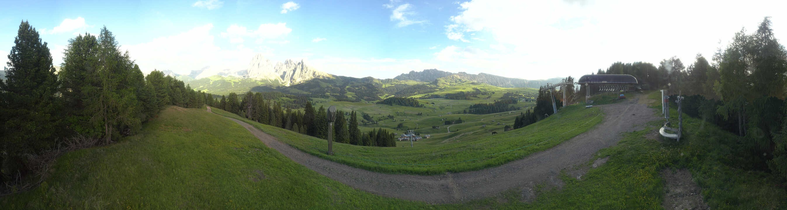 Archiv Foto Webcam Blick über Seiser Alm – Mezdi Bergstation