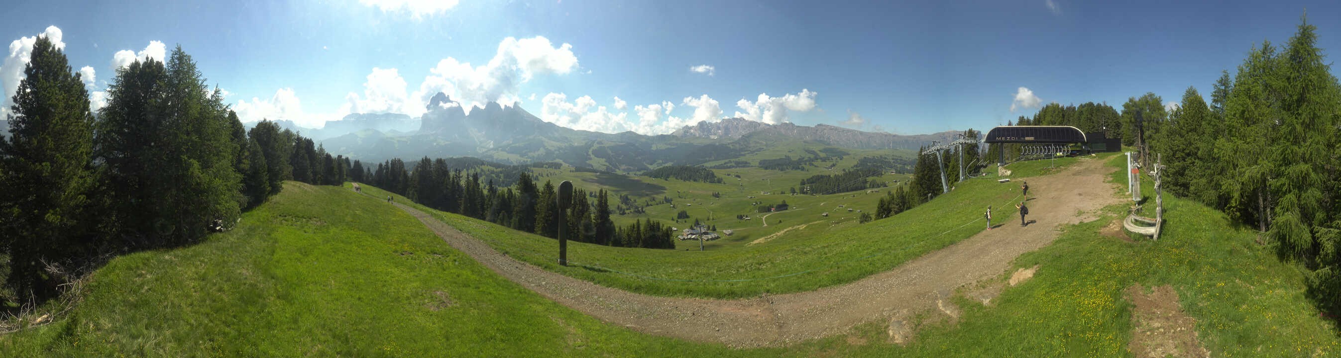 Archiv Foto Webcam Blick über Seiser Alm – Mezdi Bergstation