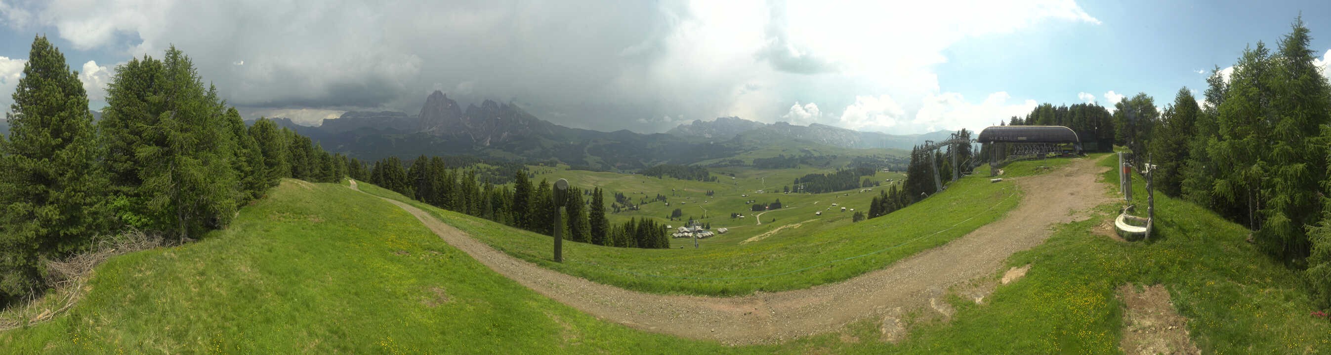 Archiv Foto Webcam Blick über Seiser Alm – Mezdi Bergstation