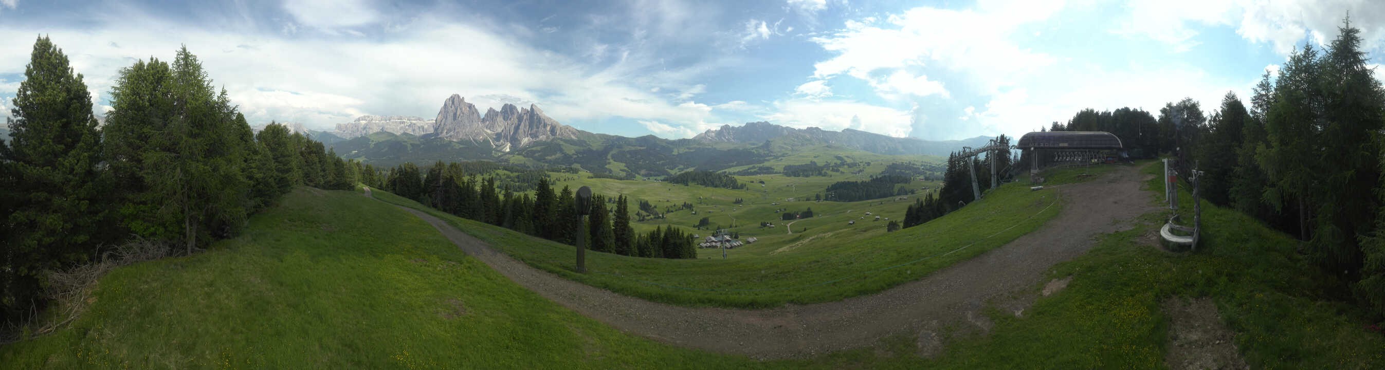 Archiv Foto Webcam Blick über Seiser Alm – Mezdi Bergstation