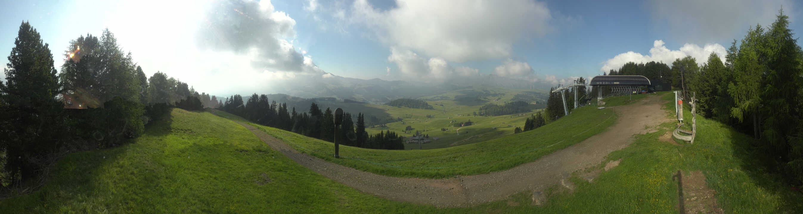 Archived image Webcam Alpe di Siusi: Panoramic view Mezdi mountain station