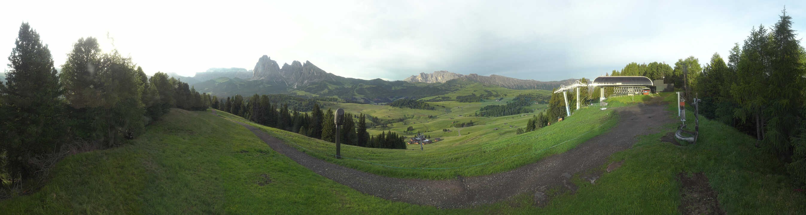 Archiv Foto Webcam Blick über Seiser Alm – Mezdi Bergstation
