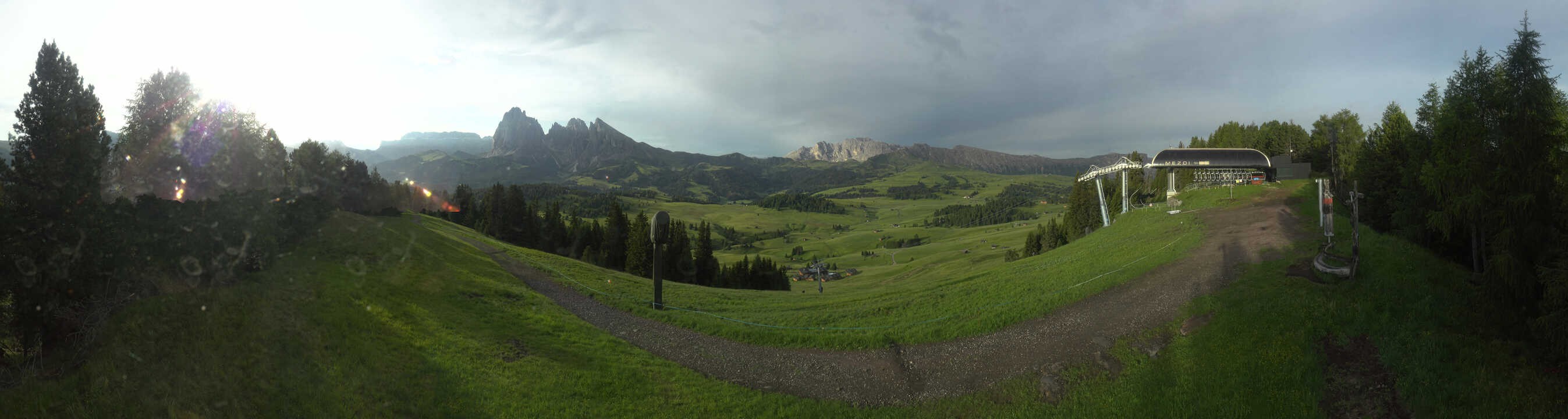Archiv Foto Webcam Blick über Seiser Alm – Mezdi Bergstation