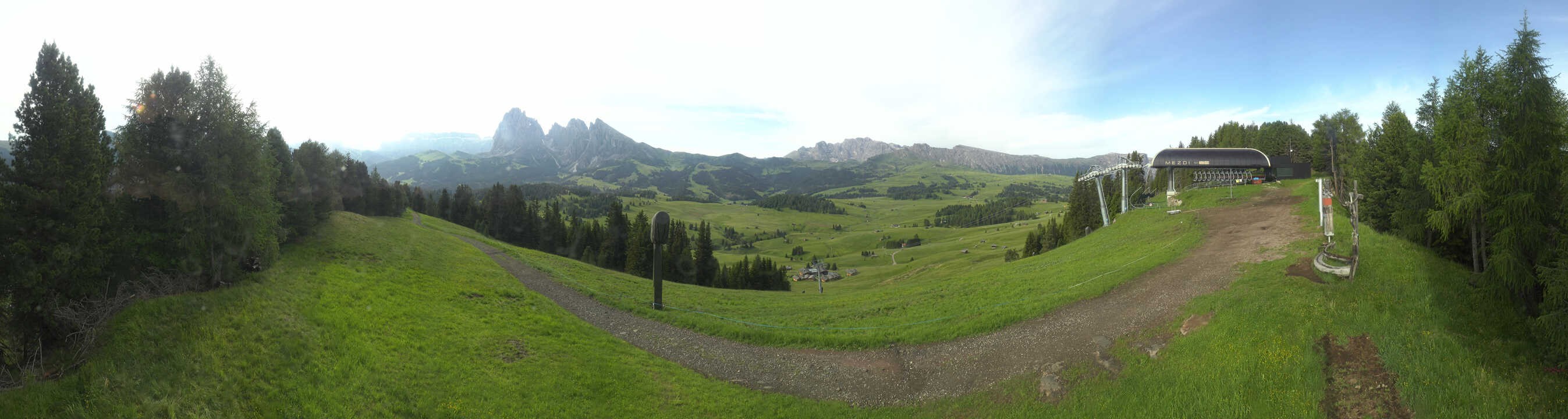 Archiv Foto Webcam Blick über Seiser Alm – Mezdi Bergstation