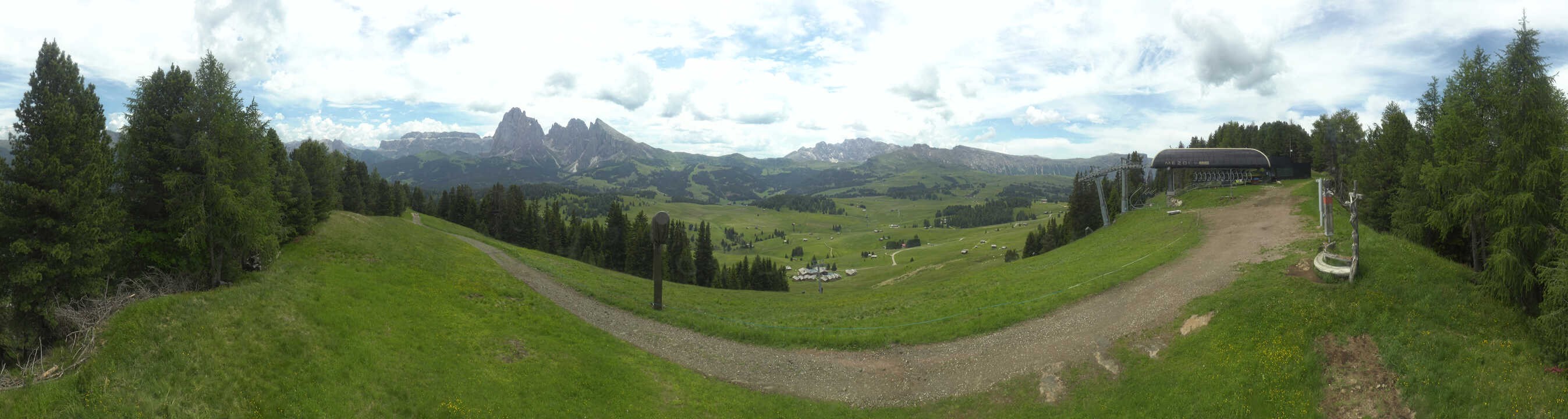 Archiv Foto Webcam Blick über Seiser Alm – Mezdi Bergstation
