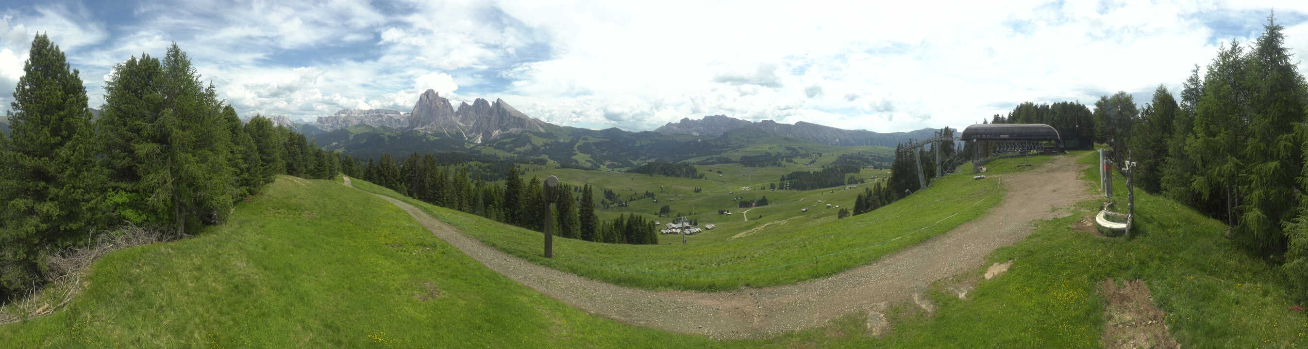 Archiv Foto Webcam Blick über Seiser Alm – Mezdi Bergstation