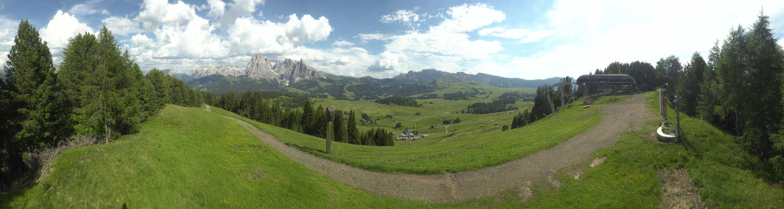 Archiv Foto Webcam Blick über Seiser Alm – Mezdi Bergstation