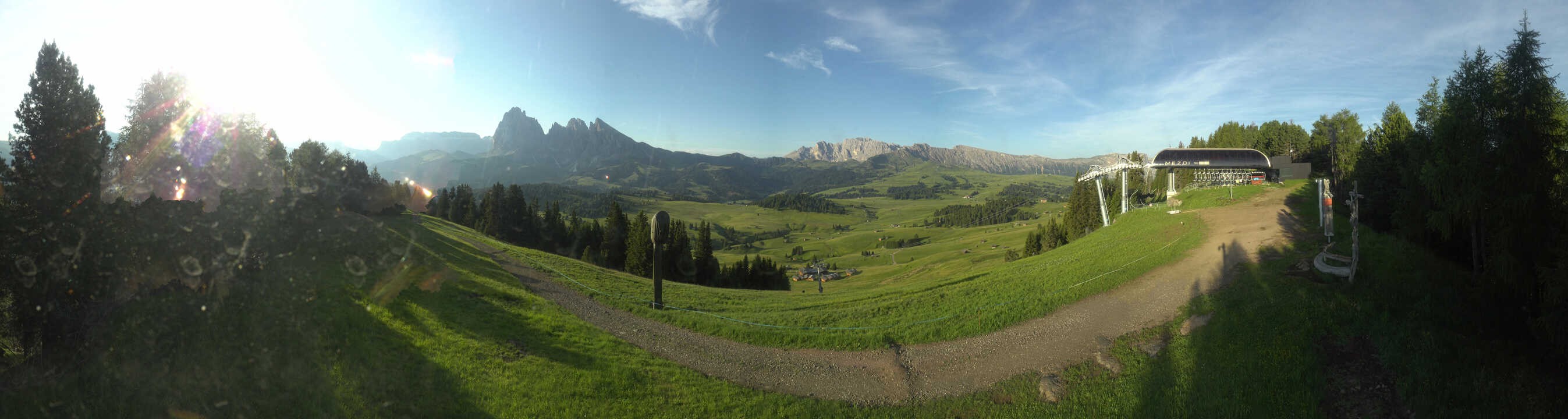 Archiv Foto Webcam Blick über Seiser Alm – Mezdi Bergstation