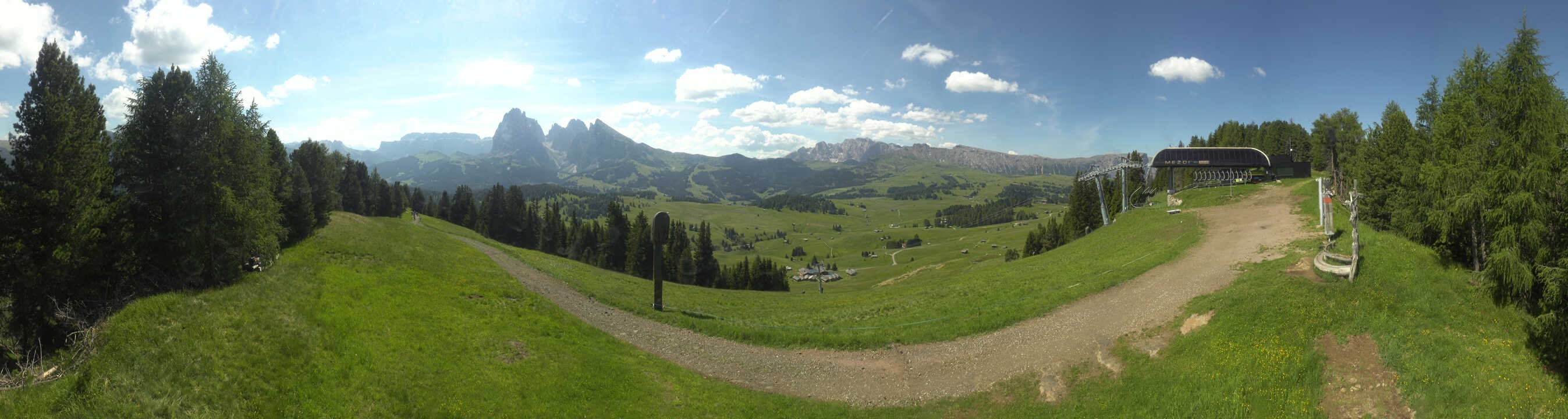 Archiv Foto Webcam Blick über Seiser Alm – Mezdi Bergstation