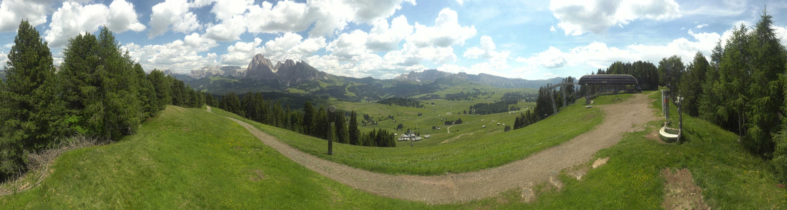 Archiv Foto Webcam Blick über Seiser Alm – Mezdi Bergstation