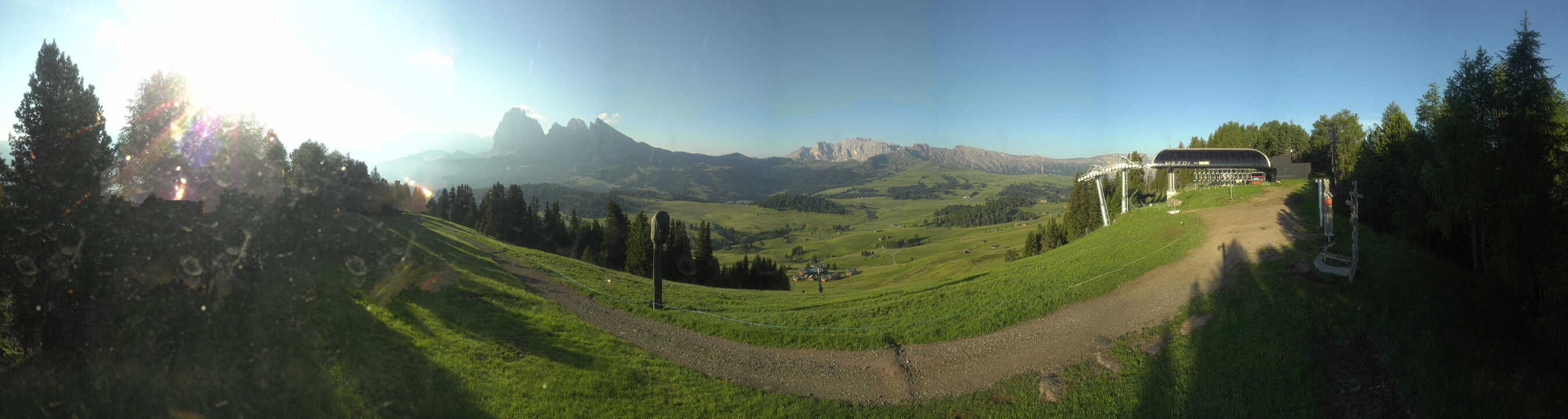 Archiv Foto Webcam Blick über Seiser Alm – Mezdi Bergstation