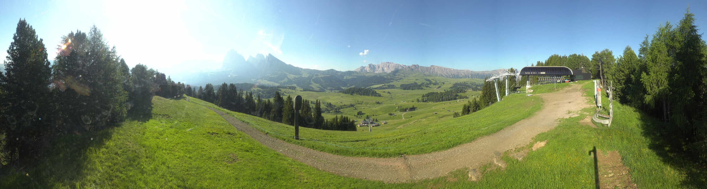 Archiv Foto Webcam Blick über Seiser Alm – Mezdi Bergstation