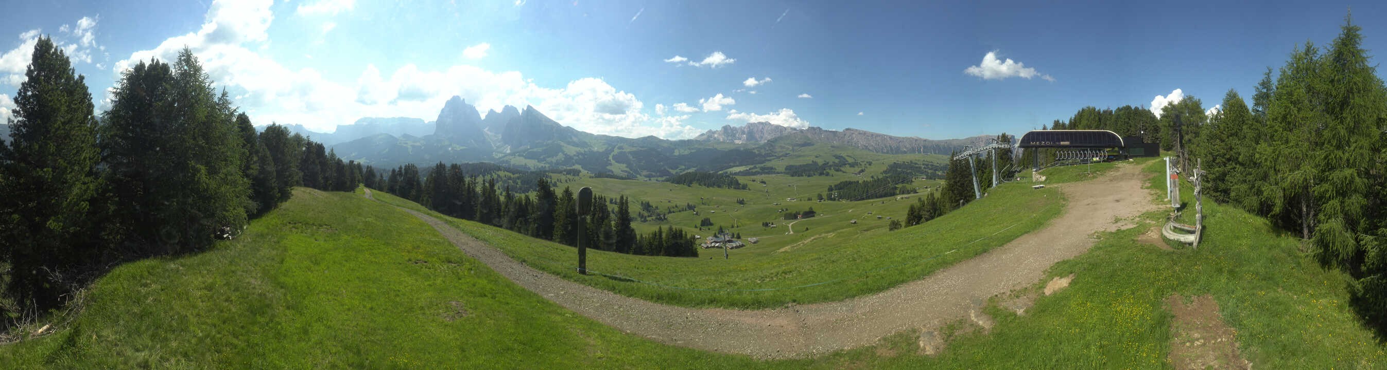Archiv Foto Webcam Blick über Seiser Alm – Mezdi Bergstation