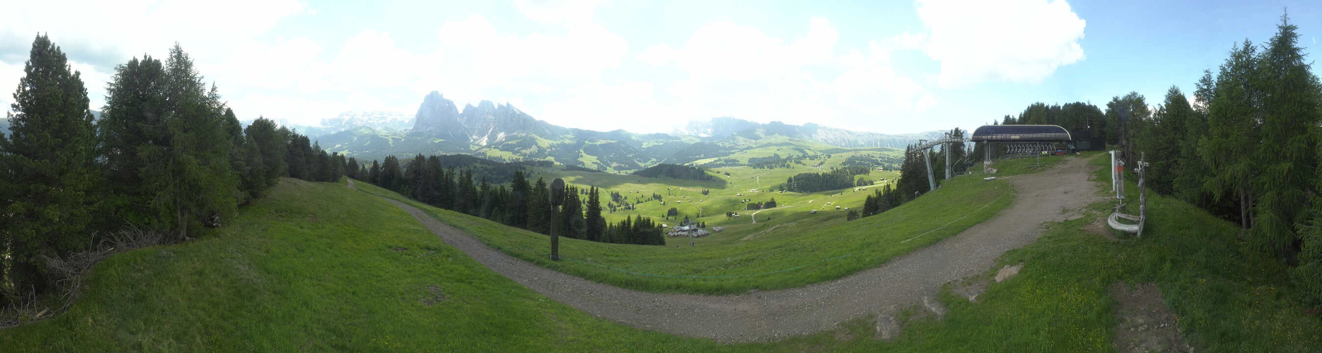 Archiv Foto Webcam Blick über Seiser Alm – Mezdi Bergstation