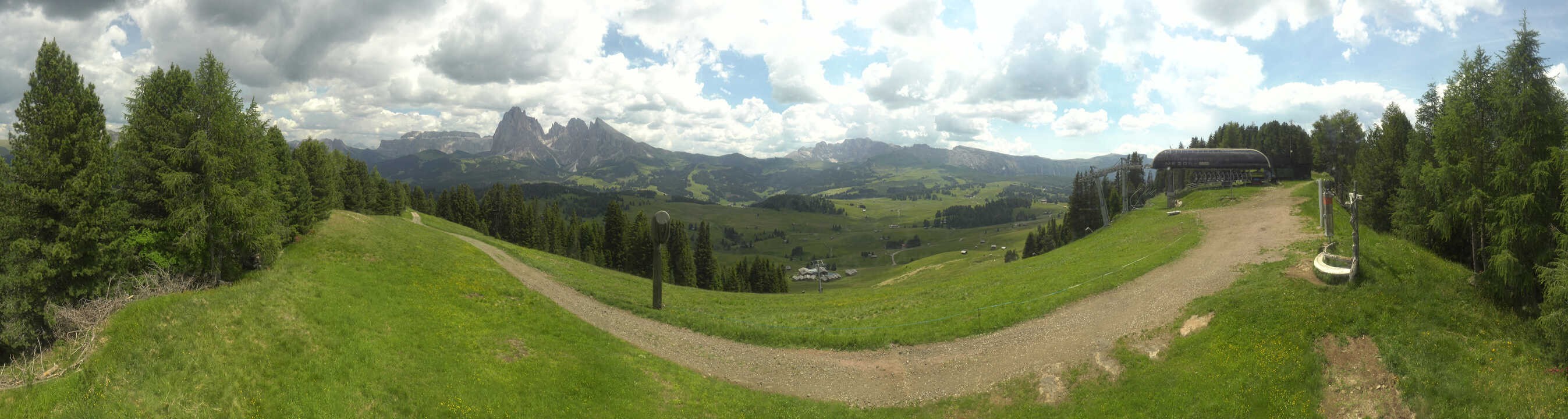 Archiv Foto Webcam Blick über Seiser Alm – Mezdi Bergstation