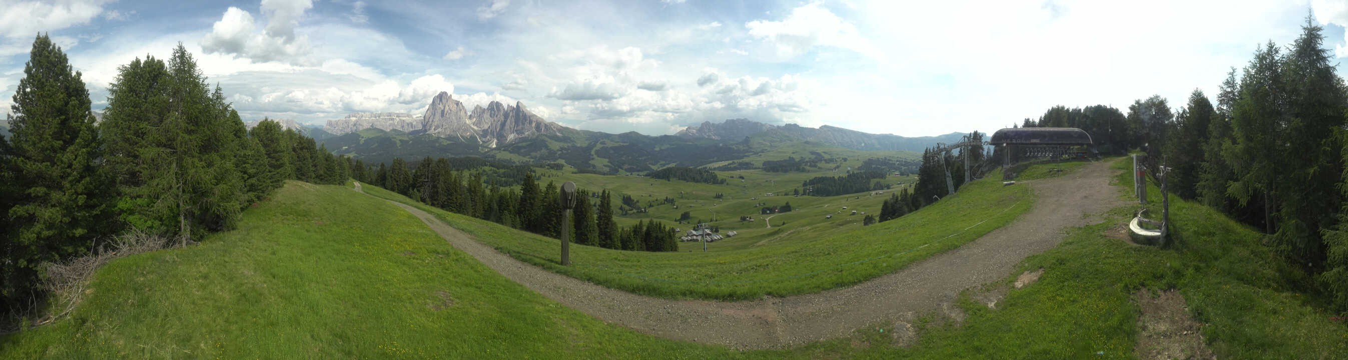 Archiv Foto Webcam Blick über Seiser Alm – Mezdi Bergstation