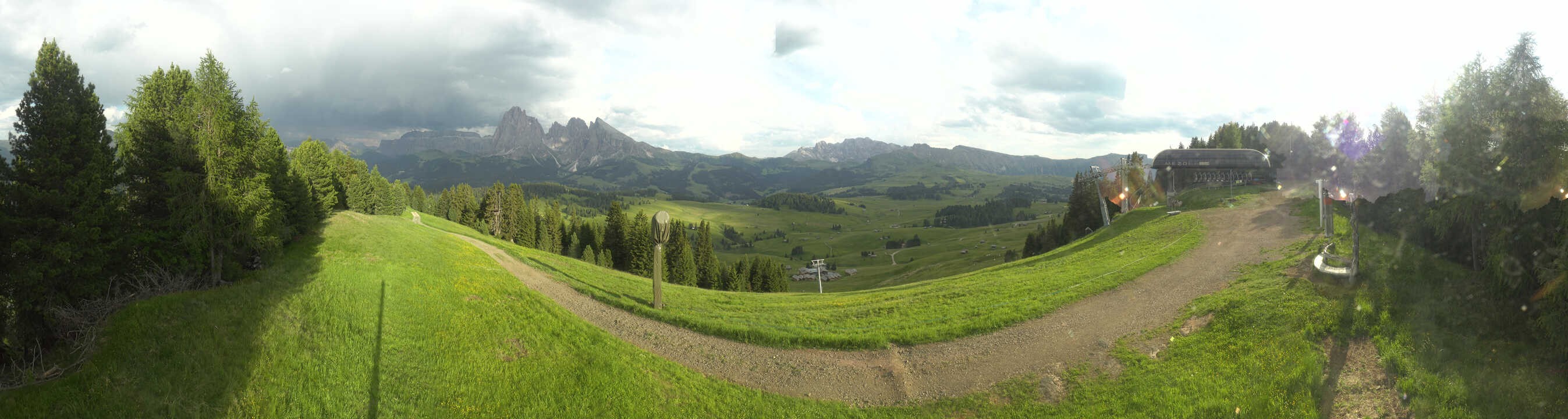 Archiv Foto Webcam Blick über Seiser Alm – Mezdi Bergstation