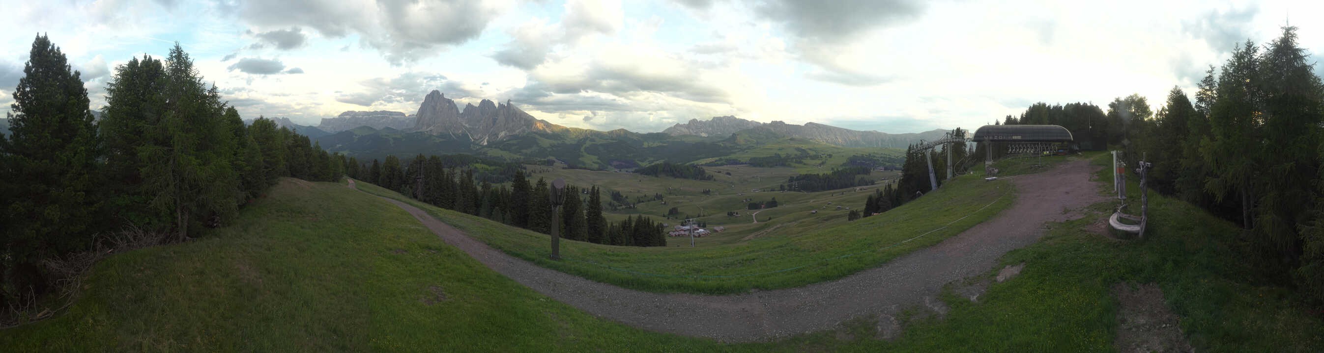 Archiv Foto Webcam Blick über Seiser Alm – Mezdi Bergstation