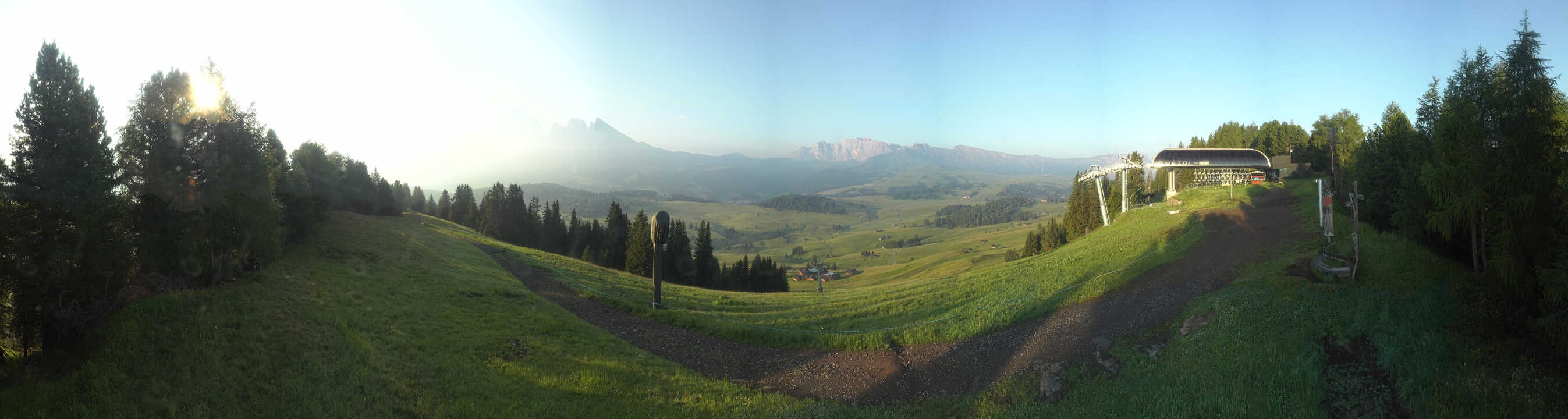 Archiv Foto Webcam Blick über Seiser Alm – Mezdi Bergstation