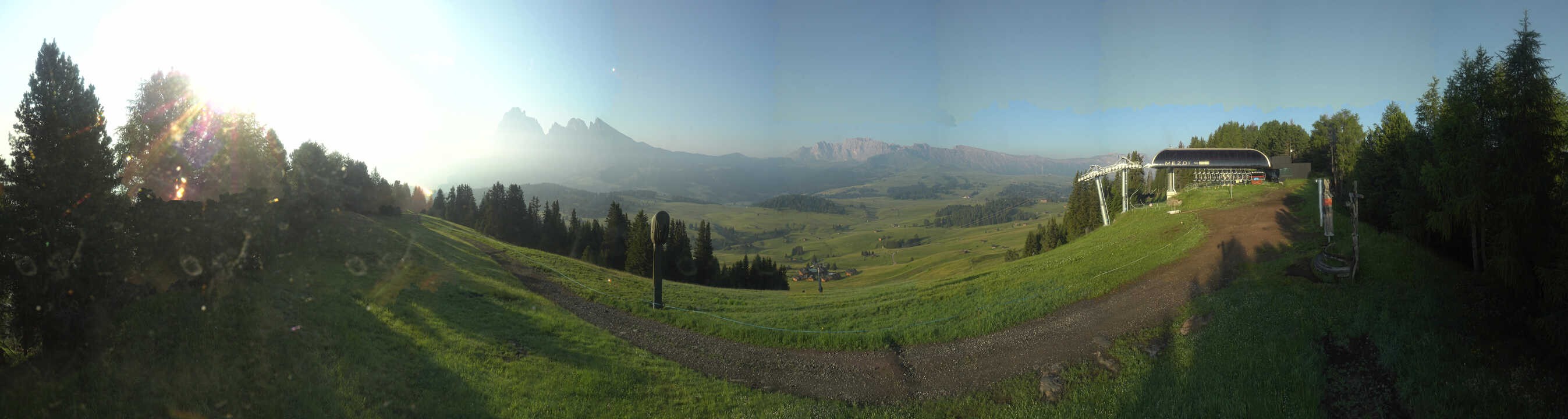 Archiv Foto Webcam Blick über Seiser Alm – Mezdi Bergstation
