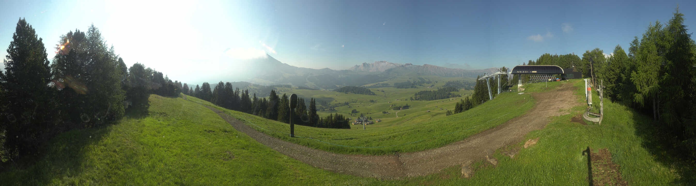 Archiv Foto Webcam Blick über Seiser Alm – Mezdi Bergstation