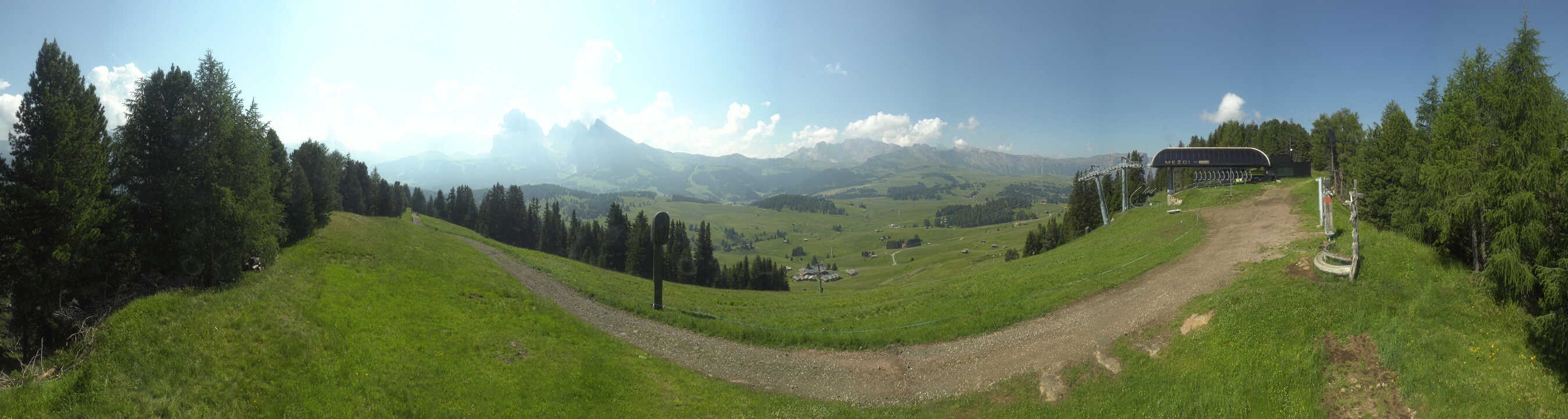 Archiv Foto Webcam Blick über Seiser Alm – Mezdi Bergstation