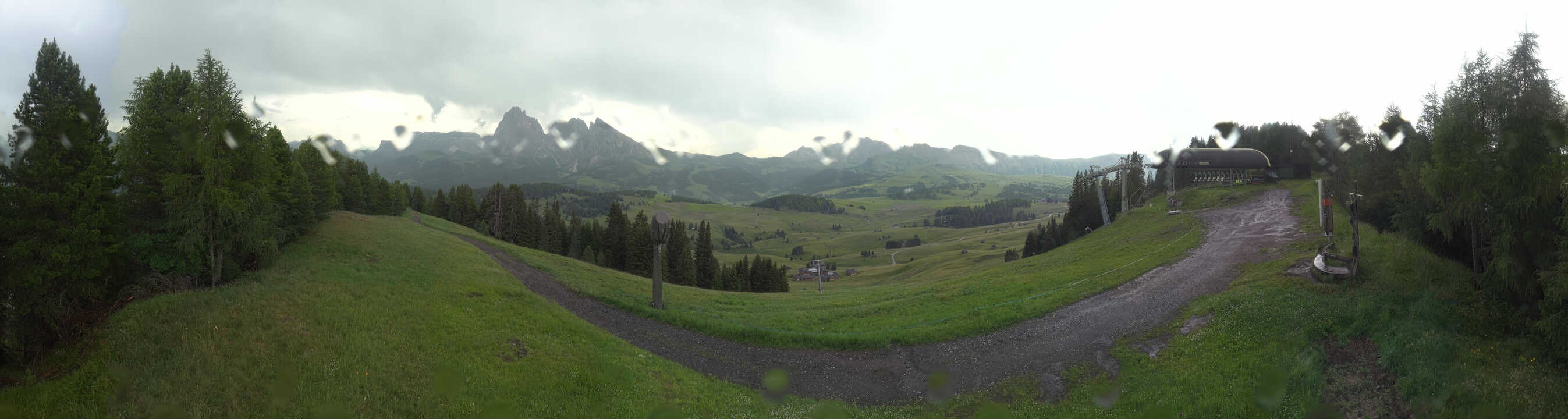Archiv Foto Webcam Blick über Seiser Alm – Mezdi Bergstation