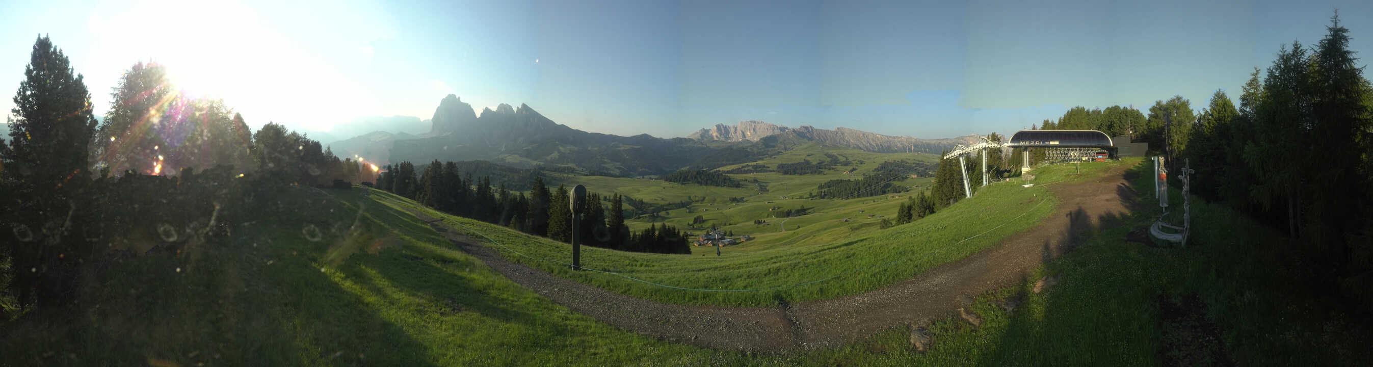 Archiv Foto Webcam Blick über Seiser Alm – Mezdi Bergstation