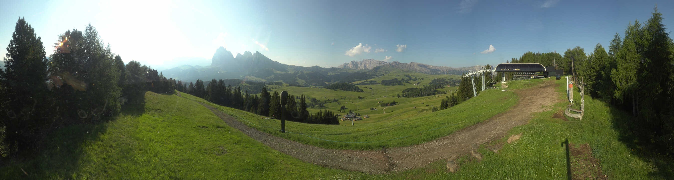 Archiv Foto Webcam Blick über Seiser Alm – Mezdi Bergstation