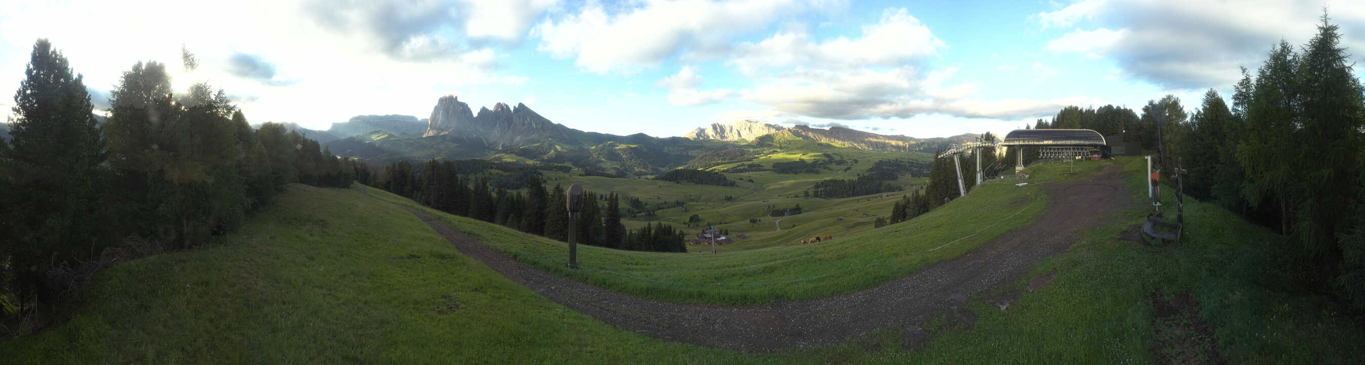 Archiv Foto Webcam Blick über Seiser Alm – Mezdi Bergstation
