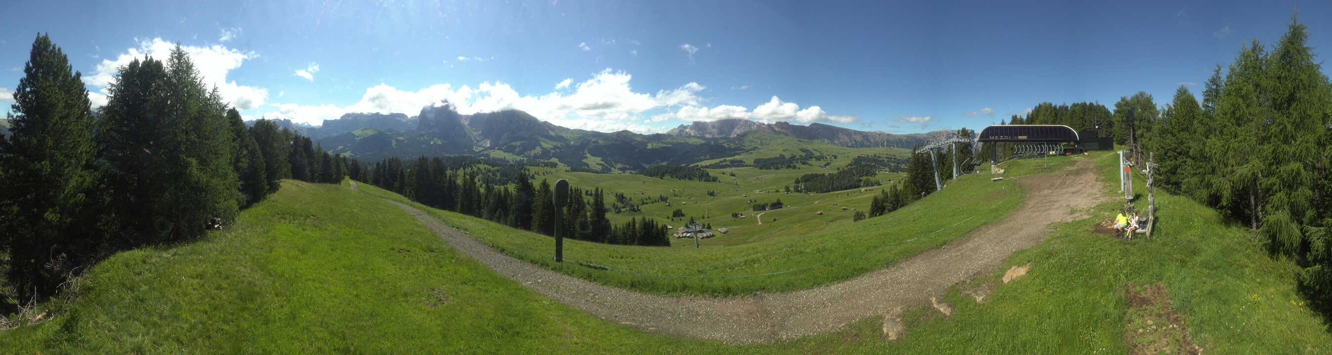 Archiv Foto Webcam Blick über Seiser Alm – Mezdi Bergstation