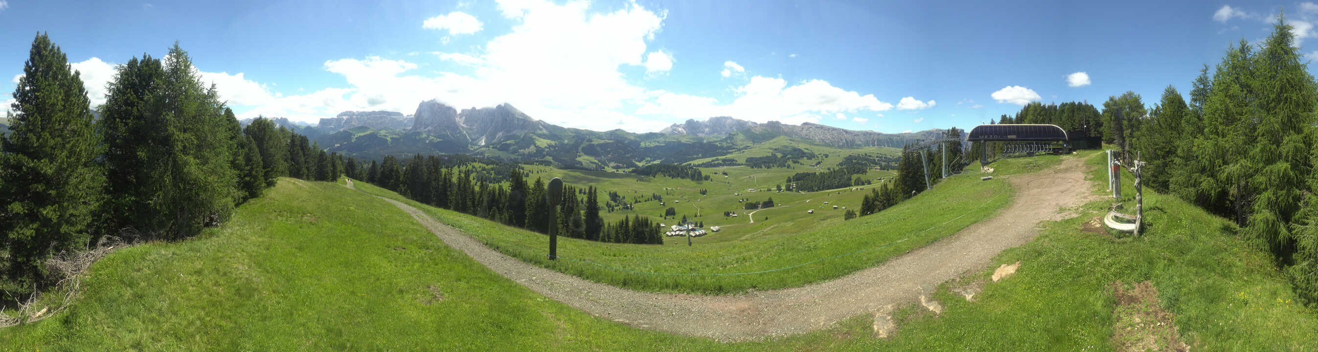 Archiv Foto Webcam Blick über Seiser Alm – Mezdi Bergstation