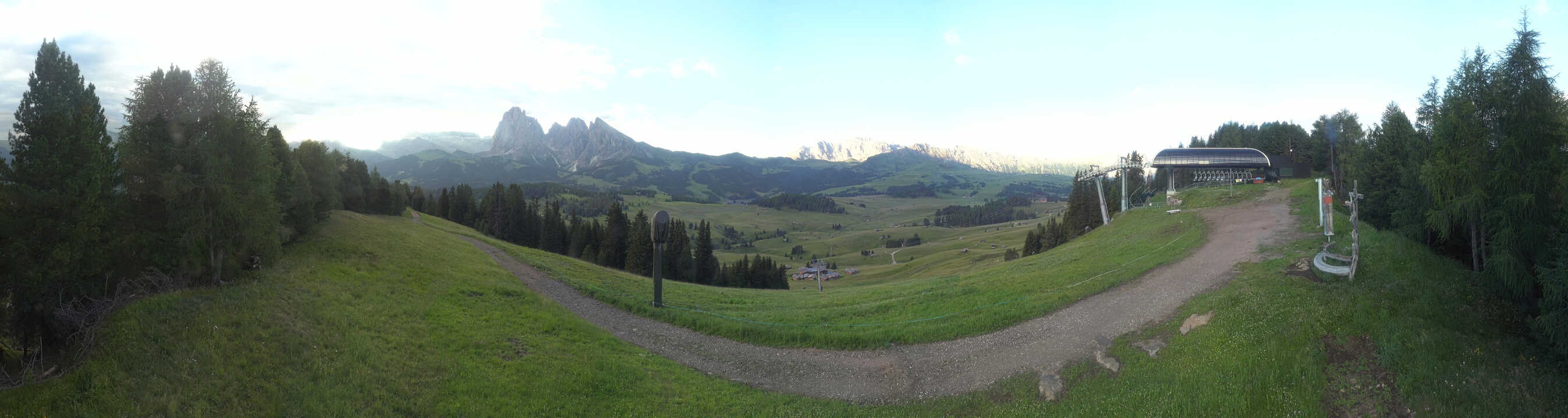 Archiv Foto Webcam Blick über Seiser Alm – Mezdi Bergstation
