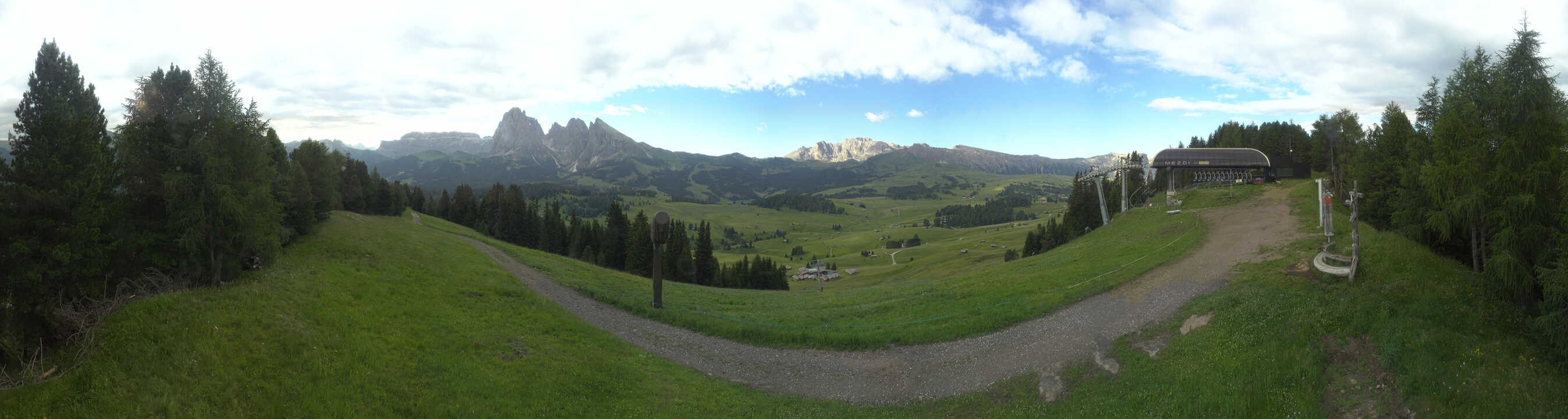 Archiv Foto Webcam Blick über Seiser Alm – Mezdi Bergstation