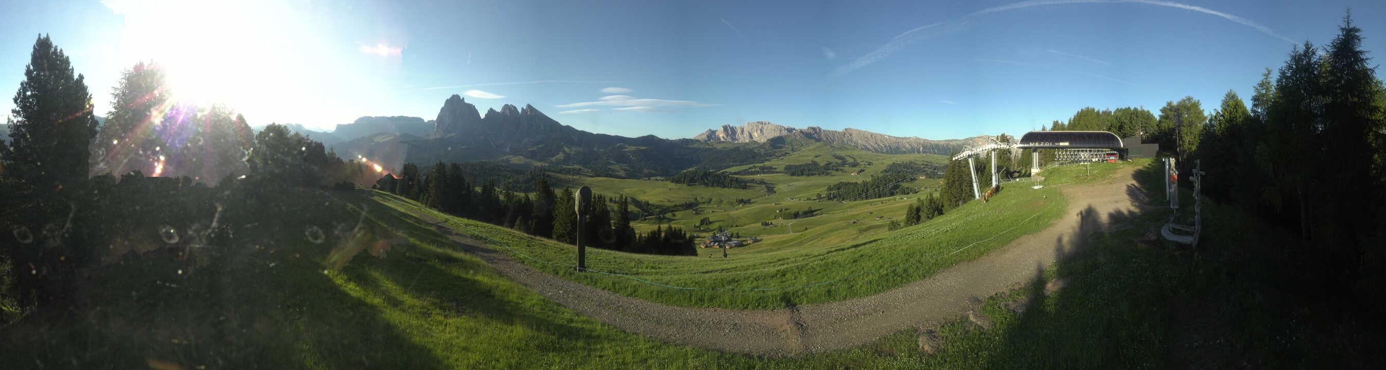 Archiv Foto Webcam Blick über Seiser Alm – Mezdi Bergstation