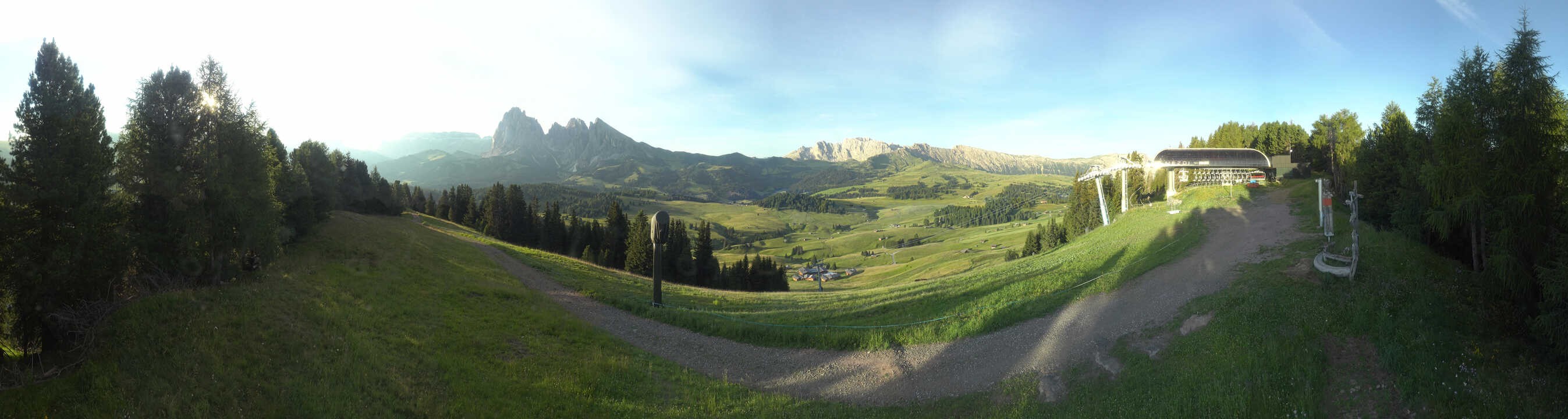 Archiv Foto Webcam Blick über Seiser Alm – Mezdi Bergstation