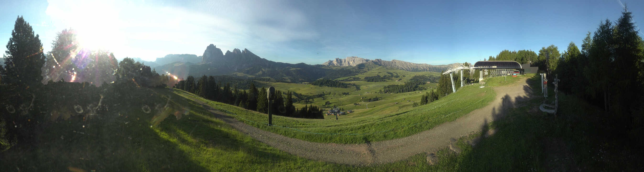 Archiv Foto Webcam Blick über Seiser Alm – Mezdi Bergstation