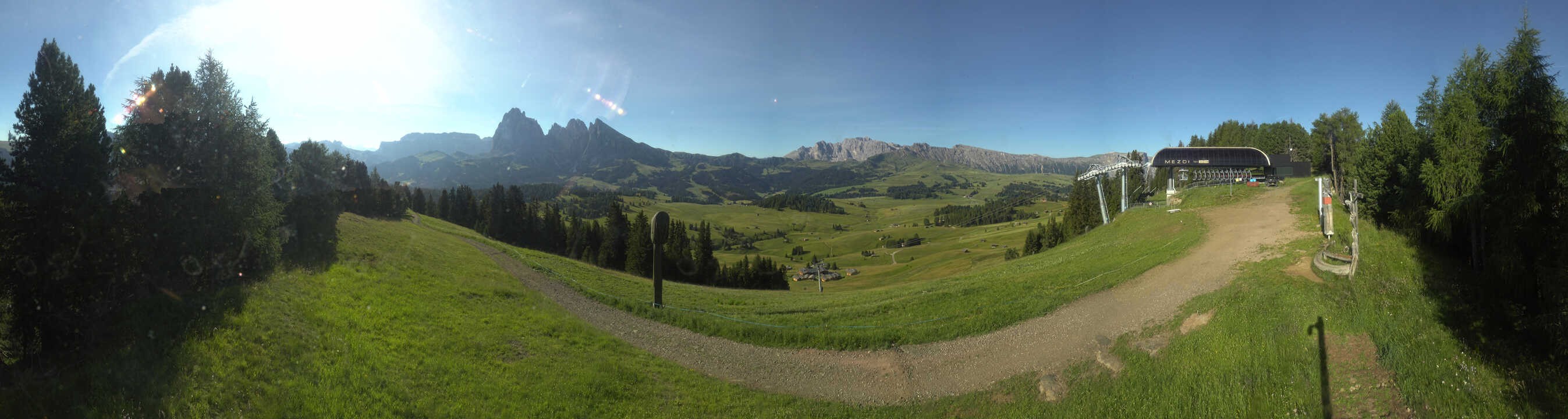 Archiv Foto Webcam Blick über Seiser Alm – Mezdi Bergstation