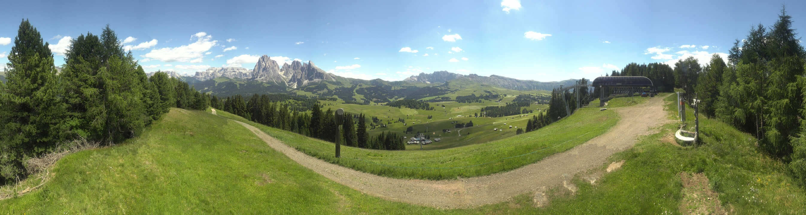 Archiv Foto Webcam Blick über Seiser Alm – Mezdi Bergstation