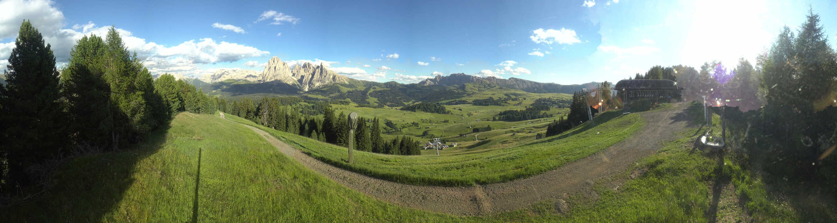 Archiv Foto Webcam Blick über Seiser Alm – Mezdi Bergstation