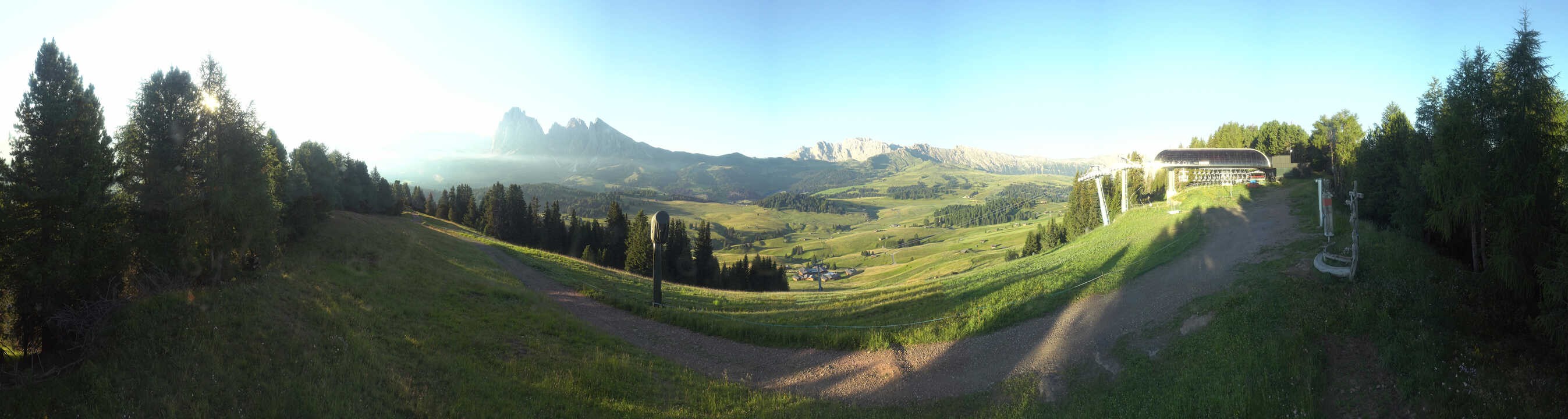 Archiv Foto Webcam Blick über Seiser Alm – Mezdi Bergstation