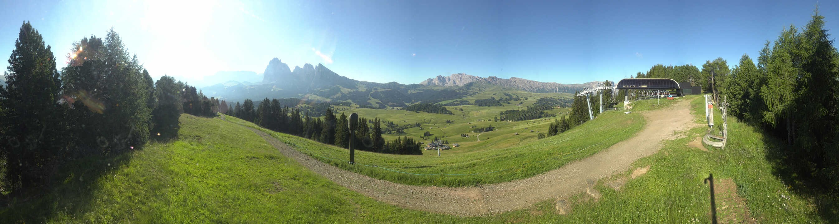 Archiv Foto Webcam Blick über Seiser Alm – Mezdi Bergstation