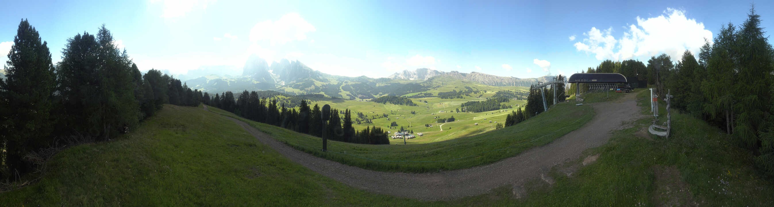Archiv Foto Webcam Blick über Seiser Alm – Mezdi Bergstation