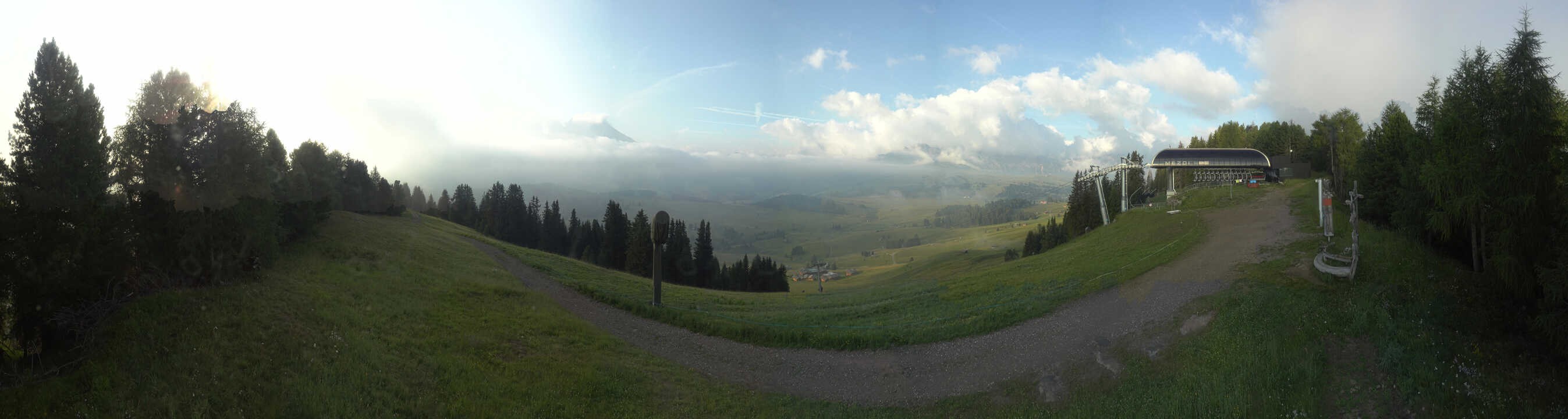 Archiv Foto Webcam Blick über Seiser Alm – Mezdi Bergstation