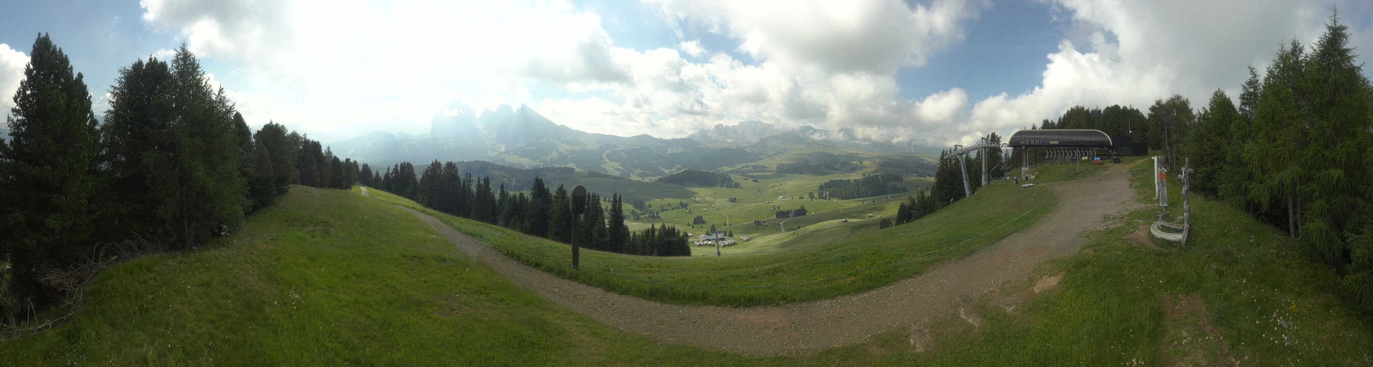 Archiv Foto Webcam Blick über Seiser Alm – Mezdi Bergstation