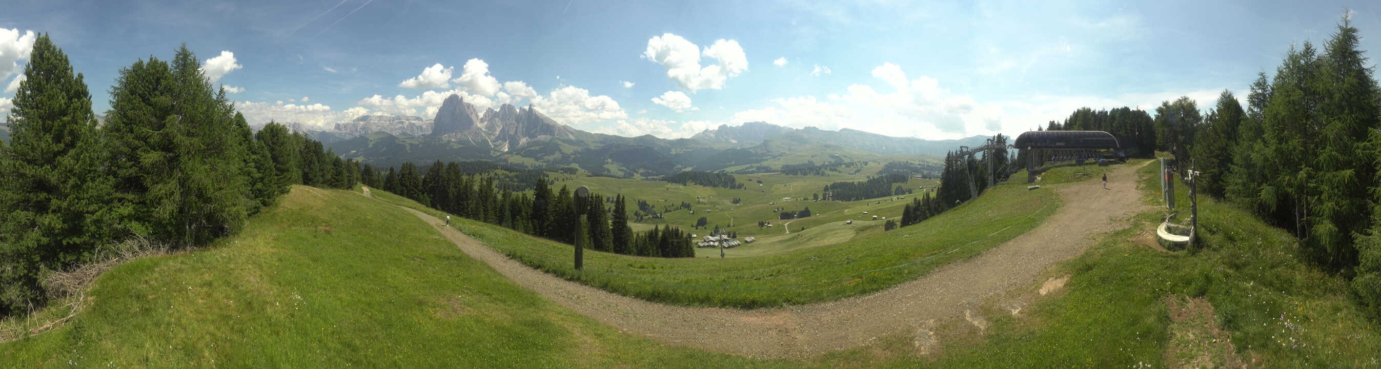 Archiv Foto Webcam Blick über Seiser Alm – Mezdi Bergstation