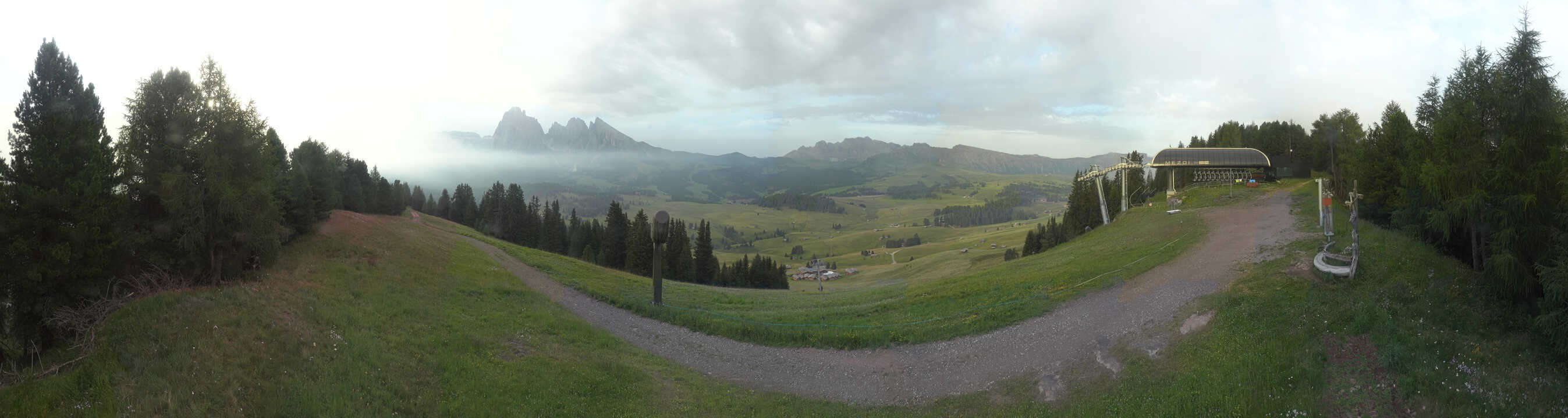 Archiv Foto Webcam Blick über Seiser Alm – Mezdi Bergstation